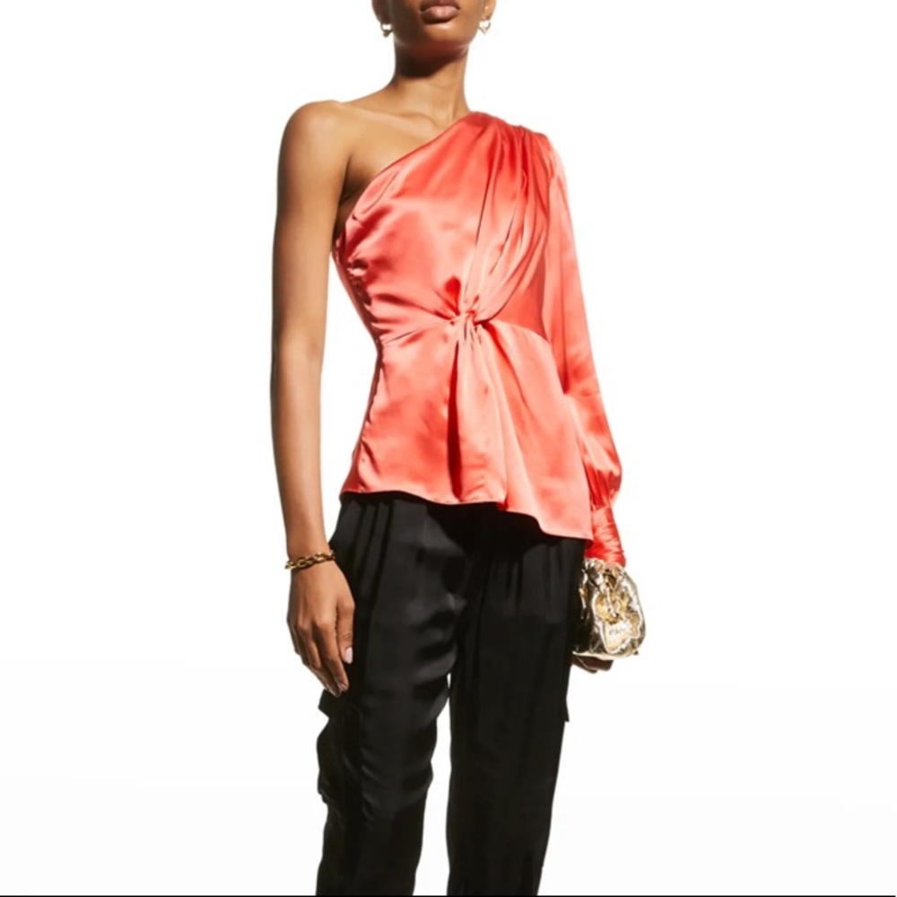 Cinq à Sept
Stace One Shoulder Silk Top✨✨